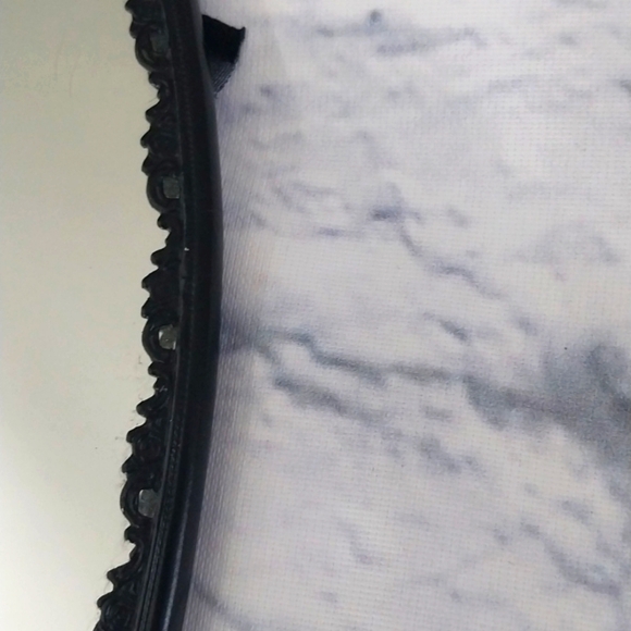 Vintage Look Mirror w Ribbon Hanger Oval w Sillouette - Picture 5 of 6